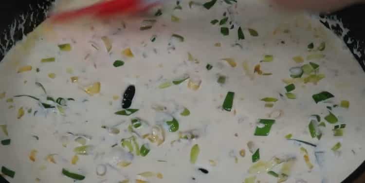 Pour faire des spaghettis aux crevettes, ajoutez de la crème