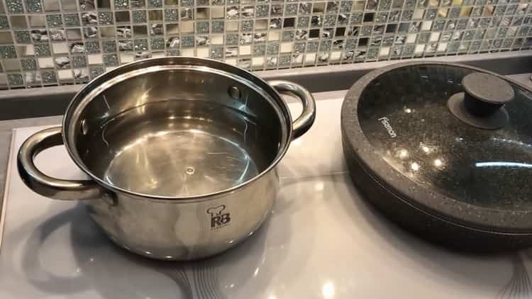 Готвене спагети със скариди в кремообразен сос