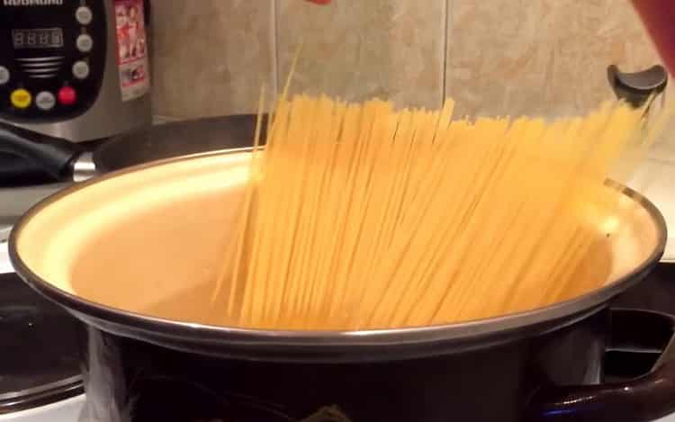 Spaghetti ng pagluluto ng seafood