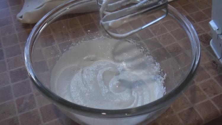 Pentru prăjiturile de Paște, pregătiți glazura de ouă