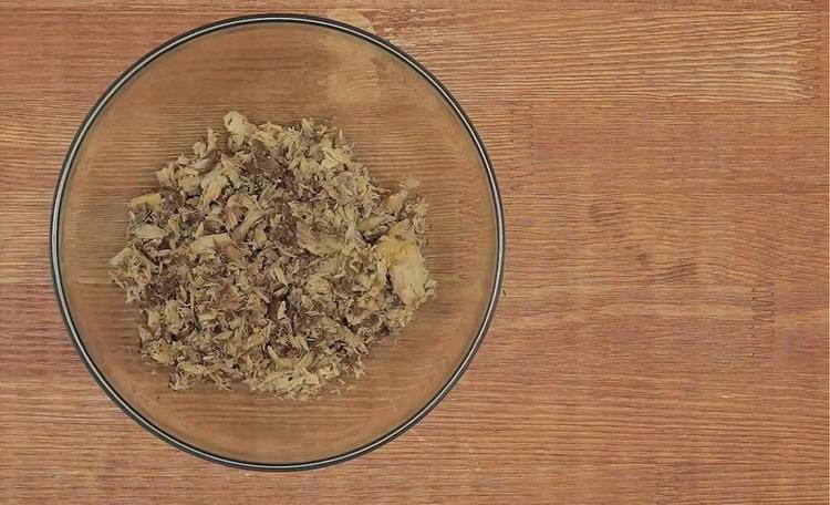 Pentru prepararea tartalelor cu ton. pregătiți ingredientele