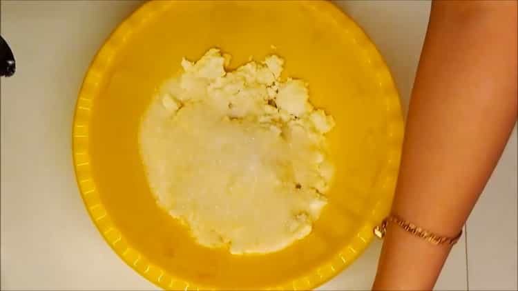 Til tilberedning af en ostemasse banankage. forbered ingredienserne