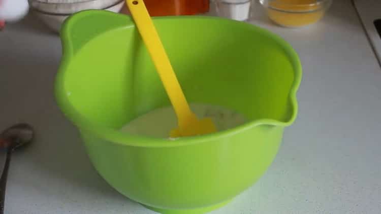 За да приготвите тестото за кифлички със суха мая, подгответе съставките