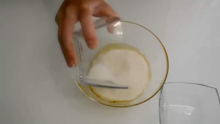 Forbered ingredienserne til at forberede dejen til waferruller