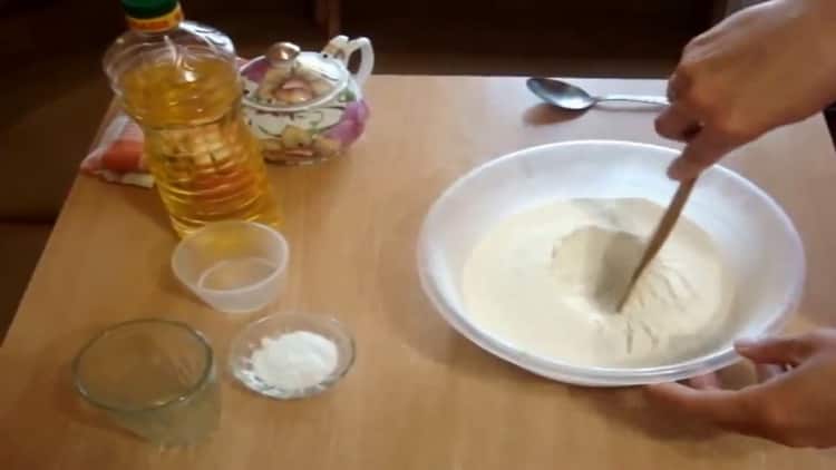 Pentru a pregăti aluatul pentru paste, pregătiți ingredientele