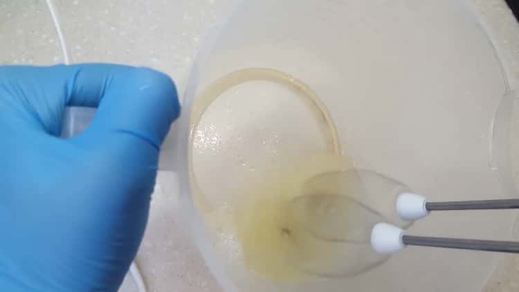 Подгответе съставките за епруветки с протеинов крем