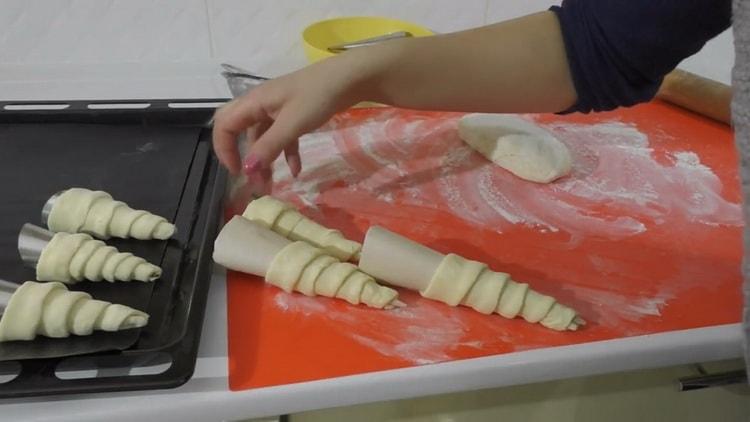 Para preparar os tubos de creme, prepare os tubos