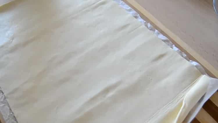 Untuk menyediakan telinga kue puff, sediakan bahan-bahan