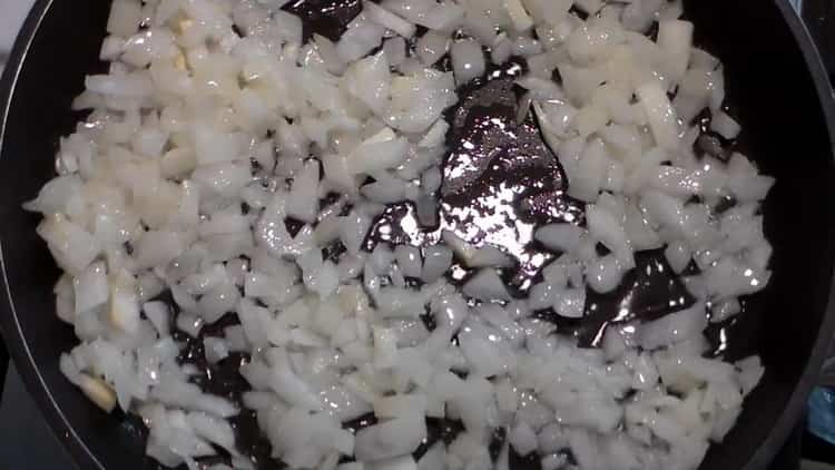 Тост, запържете лука