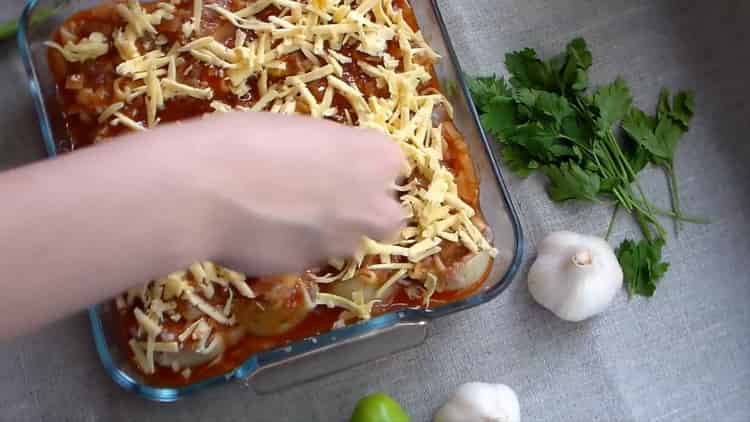 Настържете сирене, за да готвите