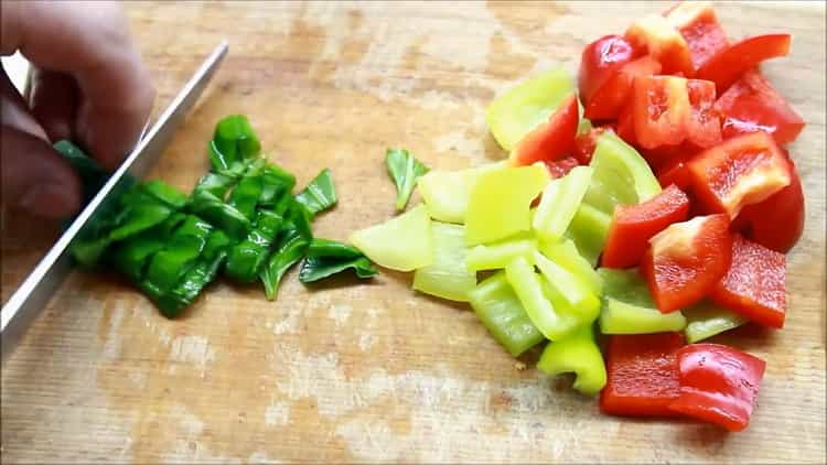 لتحضير شرائح جثم البيك في الفرن ، قم بقطع الريحان