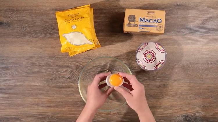 להכנת חצ'אפורי באמרטי, מבשלים את הביצים