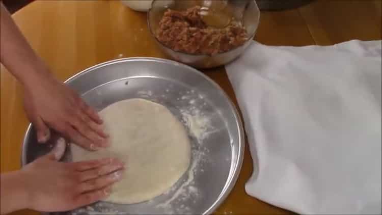 Pentru a prepara khachapuri cu carne, pregătiți un formular