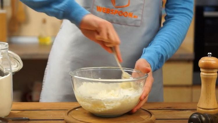 fügen Sie Gewürze und Salz hinzu, um khachapuri zu machen