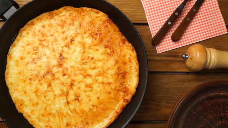 Khachapuri mit Käse: ein schrittweises Rezept zum Kochen in einer Pfanne