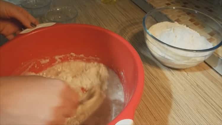 Para fazer pão em uma redmond com vários fogões, misture os ingredientes