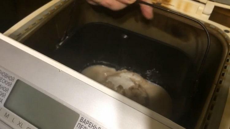 Poseu el bol a la màquina de fer pa