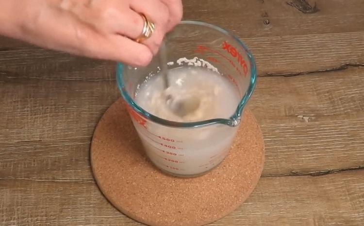 For at tilberede ciabatta-brød skal du tilberede ingredienserne