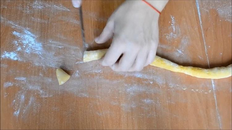 Pentru a pregăti Chuck Chuck în tătară, tăiați flagelul