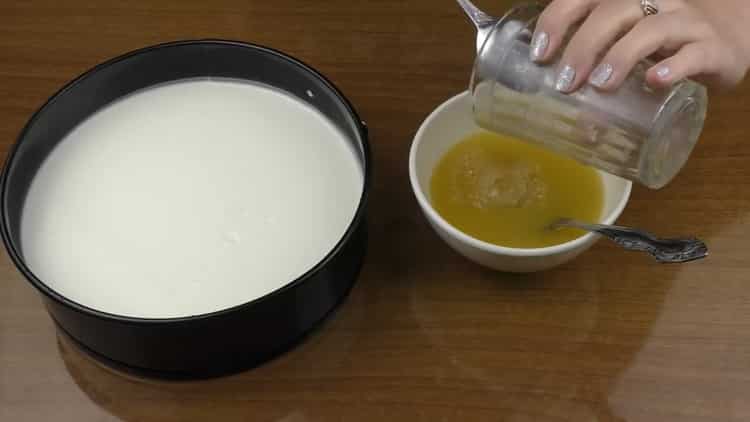 За да направите чийзкейк без печене, направете желе