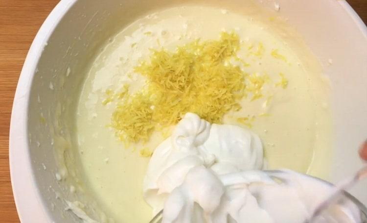 Kombinieren Sie die Zutaten für einen klassischen Käsekuchen