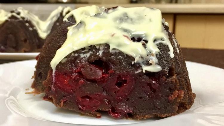 chokolademuffin med kirsebær klar