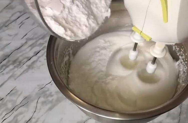 Bereiten Sie die Zutaten für den Kuchen vor.