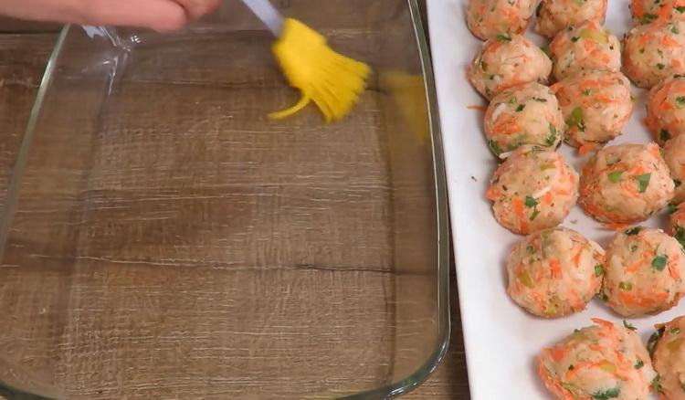 Pentru a pregăti chiftelele, pregătiți un formular