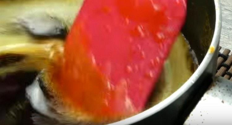 Ensuite, entrez la gélatine.