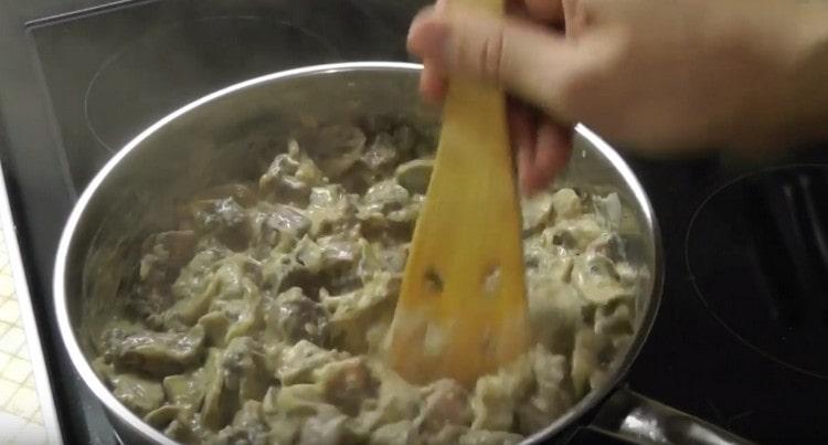 Mezcle el plato y déjelo reposar durante unos minutos.