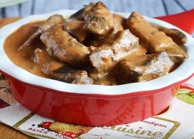 Pregătim cel mai fraged stroganoff de vită din ficat conform rețetei cu o fotografie.