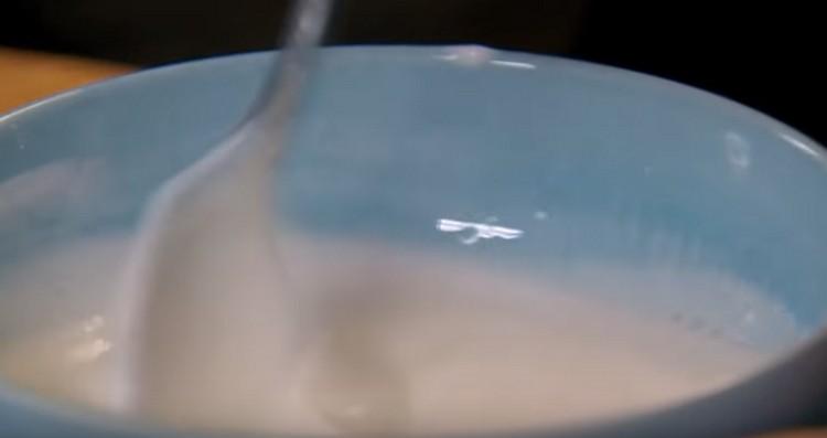 הוסף ליוגורט חומץ תפוחים.