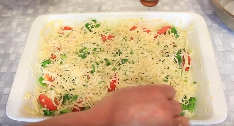 extienda el queso restante en la parte superior.