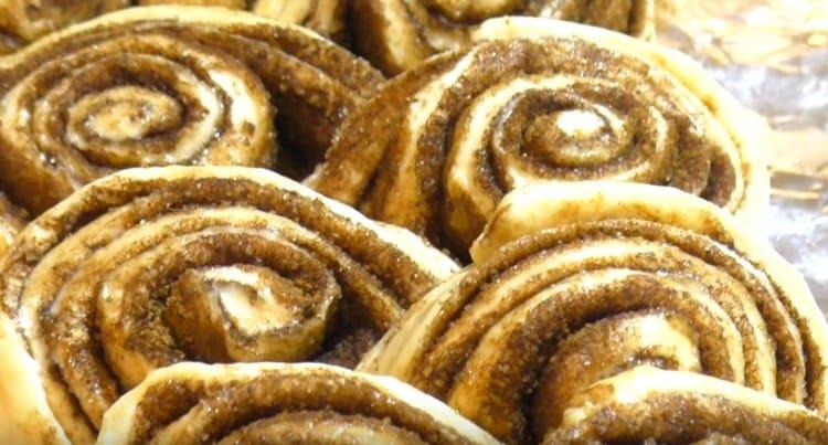 Coșurile ar trebui să vină puțin mai bine pe foaia de copt.