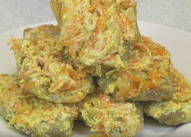 Pregătim rulouri fragede de varză în sos de smântână în conformitate cu o rețetă pas cu pas cu o fotografie.