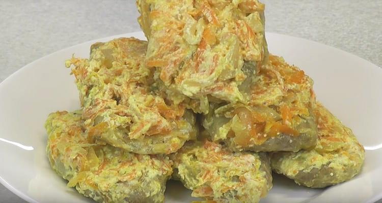 De mest møre kålruller i creme fraiche er klar.