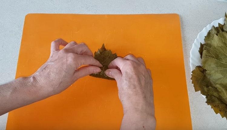 Zabalte náplň a vytvořte zelí.