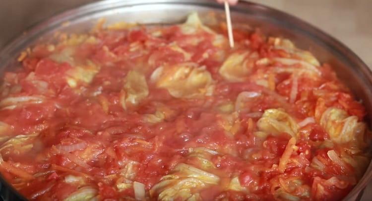 Задушете ястието под капака.