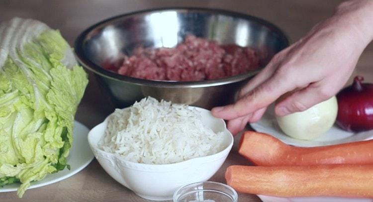 Сварете ориза.