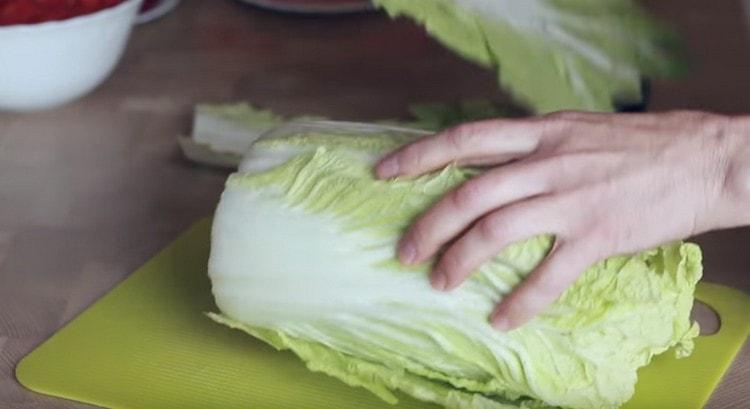 Подреждаме вилиците пекинско зеле.