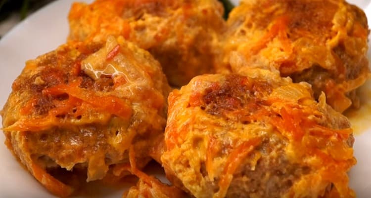 Puteți găti astfel de rulouri suculente de varză leneșă cu varză folosind această rețetă.