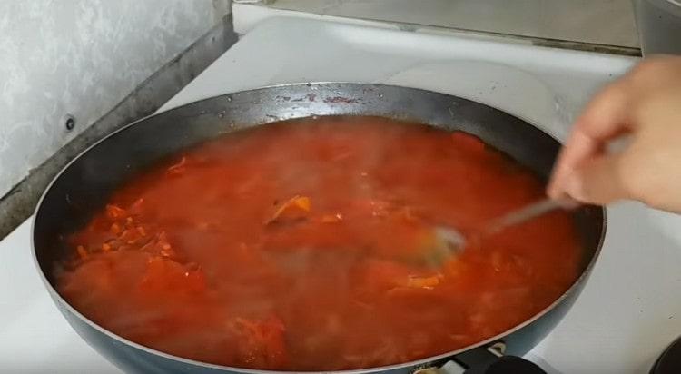 Добавете вода към печенето.