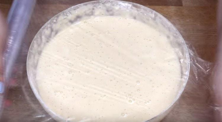 את הבצק המוגמר אנו משאירים למשך חצי שעה.