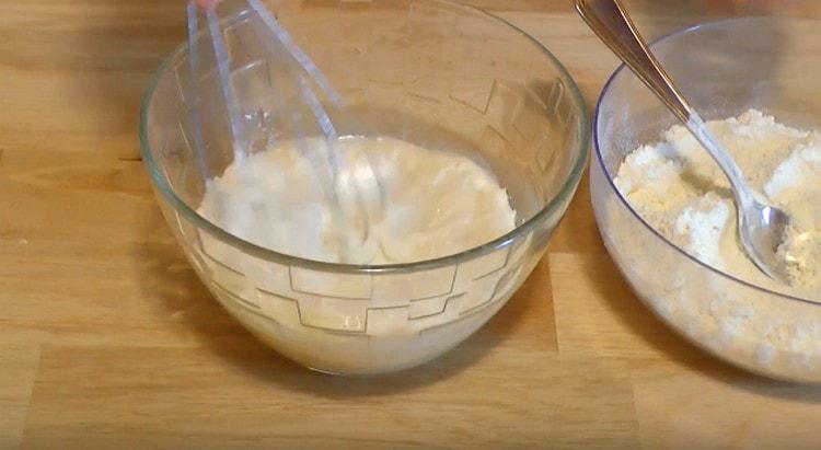 Add vegetable oil and flour, mix the dough.