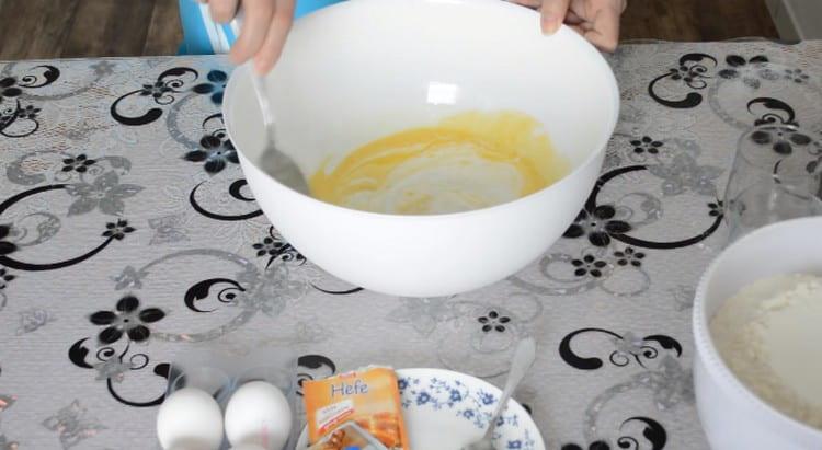 تخلط المكونات جيدا.