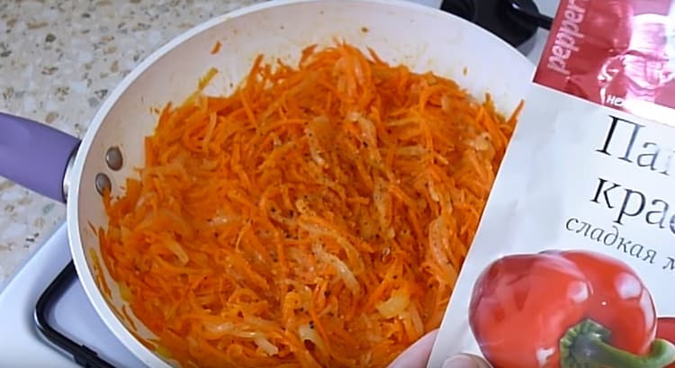 Salt, peber skålen, krydre med paprika.