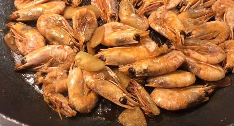 Aleshores vam parlar de com cuinar les gambes sense pelar congelades en una paella.