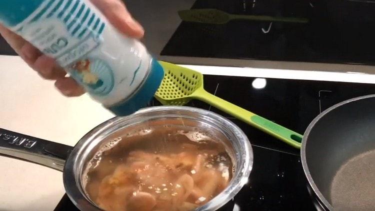 Després de bullir, aigua salada.