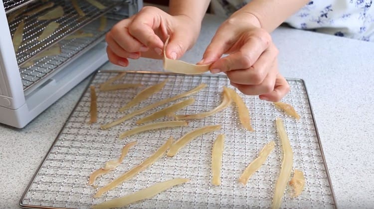 Calmarul, uscat acasă, are un gust mult mai bun decât cel cumpărat.