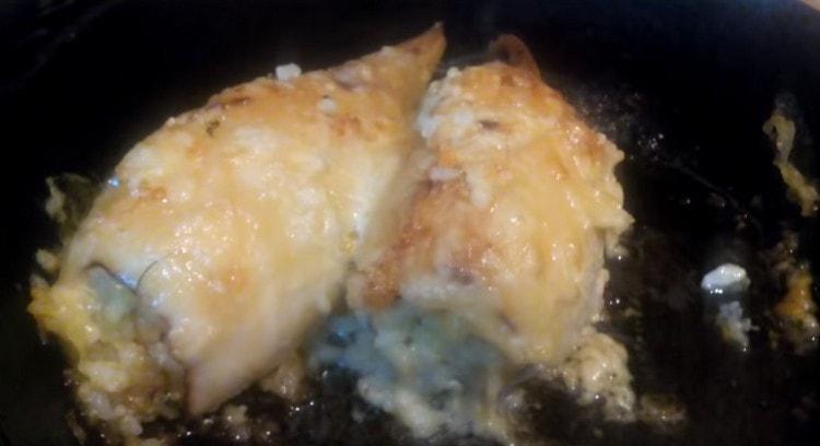 Solche mit Reis gefüllten Tintenfische sind weich und zart.